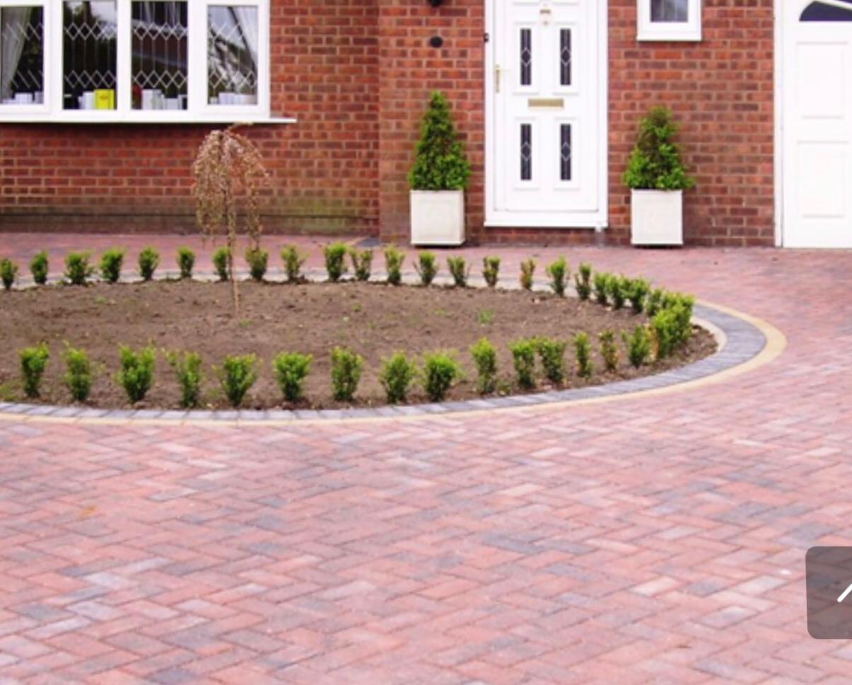 Block paved driveway around a circular planted bed